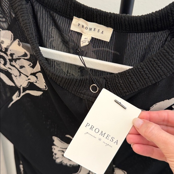 FAITH NAOMI Caroline Henley Long Sleeve Black Floral Medium New Sold Out - Picture 11 of 11